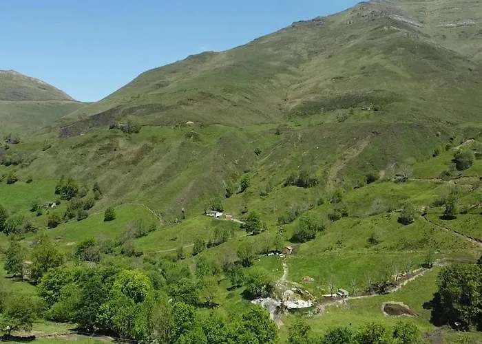 Chalet Pasiega Lo Bartulo La Concha (San Roque de Riomiera)